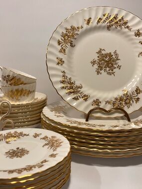 Antique Minton “Marlow Gold” Bone China Set Made in England 32 Pieces H-5017